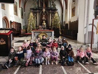 W oparciu o chrześcijańskie wartości pomagamy rodzicom w wychowywaniu młodego pokolenia.